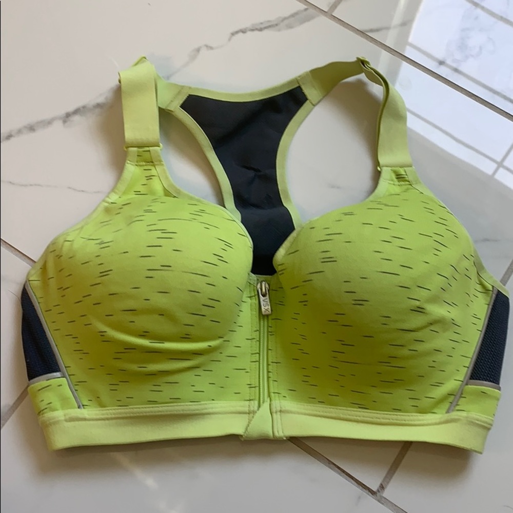 BARELY WORN Victoria’s Secret VSX 34C sports bra.